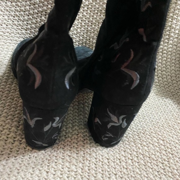 Kenneth Cole NY Suede Claire Boots, Size‎ 6 - Picture 3 of 5